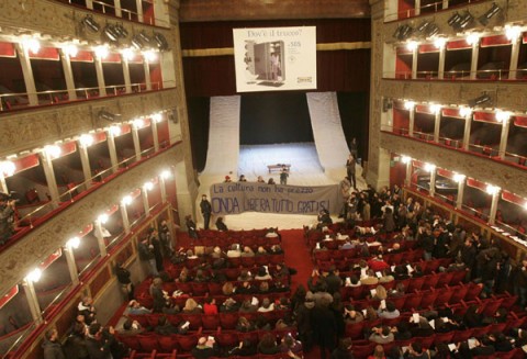 TEATRO VALLE Lo Strillone: un anno dall’occupazione del Teatro Valle sul Corriere della Sera. E poi privati e patrimonio, museo Packard ad Ercolano, la protesta dei dipendenti SIAE…