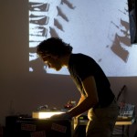 La performance di Mattia Scappini e Luca Perciballi all’Hub Cafè di Parma - photo Marta Santacatterina