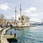 Panorama di Ortakoy, sobborgo di lusso di Istanbul, lungo il Bosforo