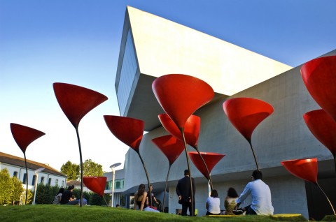 L’installazione Whatami dello studio romano stARTT foto Cecilia Fiorenza Per l’Italia c’è stARTT, vincitore di YAP Maxxi 2011. Spazi urbani a servizio della cultura e dei cittadini: giovani architetti europei si confrontano a Parigi