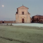 Luigi Ghirri - Cittanova di Modena, 1985 – serie Il profilo delle nuvole - project print - 9 x 11 cm - © Eredi di Luigi Ghirri - Courtesy Fondo di Luigi Ghirri