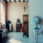 Luigi Ghirri - Masone – Casa Benati, 1985 – serie Paesaggio italiano - project print - 9.4 x 10.8 cm - © Eredi di Luigi Ghirri - Courtesy Fondo di Luigi Ghirri