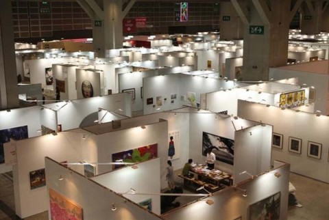 Art HK Saluti da Hong Kong. Parte la quinta edizione della fiera asiatica, entrata nella galassia Art Basel. E ci sono dieci gallerie italiane