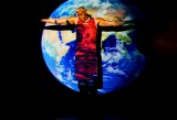 Abdul Jeelani in una scena di Transiti di Venere