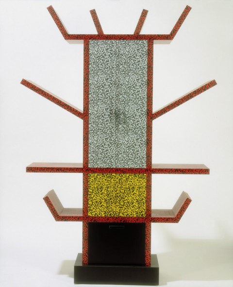 02 Sottsass per Memphis Credenza Casablanca Postmoderno policentrico