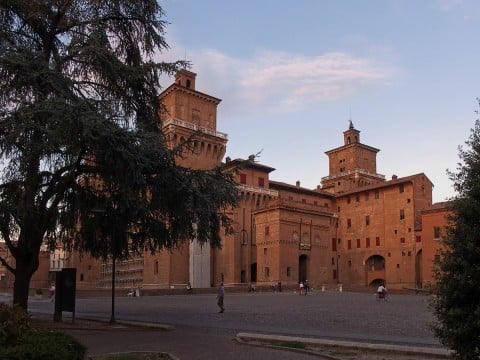 Castello Estense Ferrara Terremoto in Emilia. I dieci monumenti che non ci sono più. Dalla Rocca di San Felice sul Panaro alla Torre di Finale Emilia