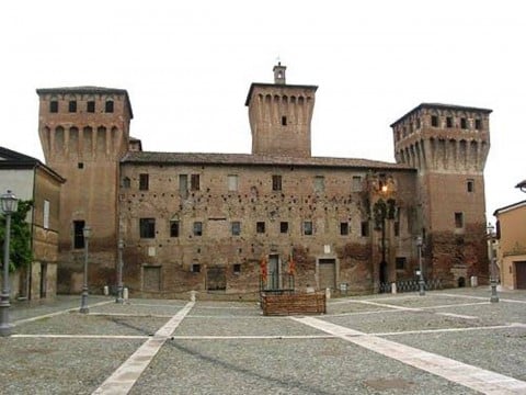 Castello delle Rocche – Finale Emilia Terremoto in Emilia. I dieci monumenti che non ci sono più. Dalla Rocca di San Felice sul Panaro alla Torre di Finale Emilia