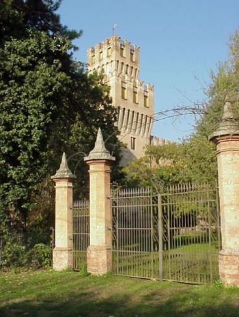 Castello di Galeazza Crevalcore Terremoto in Emilia. I dieci monumenti che non ci sono più. Dalla Rocca di San Felice sul Panaro alla Torre di Finale Emilia