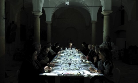Metaillusion Un banchetto per soli carnivori. Una performance in forma di cena: bandite verdure e stoviglie. Marco Foltran e Marco Fossati, artista e chef, mettono a tavola sedici ospiti pescati dall’art world milanese