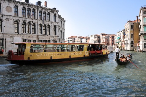 Vaporetto ok Troppo scomodo muoversi a Venezia, tra battelli affollati e infinite scarpinate? Adesso c'è il Vaporetto dell'Arte. Hi-tech, puntuale e dedicato solo agli art lovers. Un giro lungo il Canale, tra musei, teatri e fondazioni