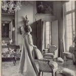 Mona Bismarck in Balenciaga fotografata da Cecil Beaton - Harper’s Bazaar, agosto 1955