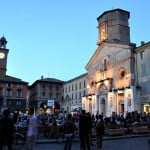 Piazza Prampolini a Reggio Emilia la sera dell’inaugurazione