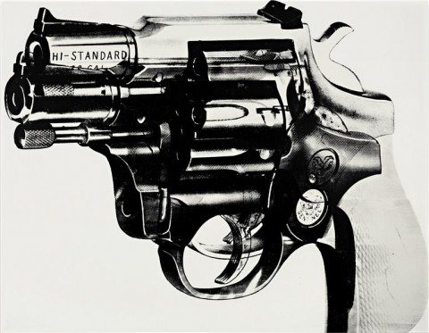 Andy Warhol Gun 1980 1 Terzo giorno per l'art market contemporaneo, a Londra. Stavolta è Phillips de Pury a fare incetta di artisti blue-chip. Grandi nomi, per buongustai: da Andy Warhol a Glenn Brown, da Anselm Kiefer a Carsten Holler