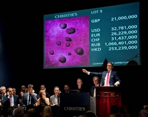 Christies E a sulle aste londinesi torna a soffiare il vento (milionario) newyorkese. Da Christie’s record per Klein, Altmejd, Basquiat, Broodthaers e Milhazes