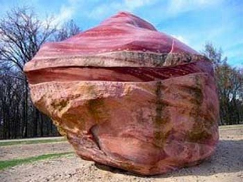 Il masso scultura di Wolfgang von Schwarzenfeld reclamato dal Venezuela Art Digest: sticker-artist? No, imbrattatrice, arrestata! Ma quale scultura, quella montagna è del Venezuela, la rivogliamo. Asta milionaria per il capolavoro di Jobs