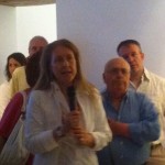 Laura Cherubini guida la visita alla sua mostra di Carla Accardi. Pietro Marino perplesso...