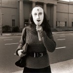 Liliana Maresca di fronte al Museo de Bellas Artes - Buenos Aires, 1984 - in collaborazione con Marcos Lopez
