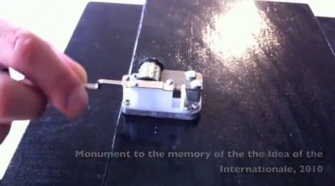 Nemanja Cvijanović The Monument to the Memory of the idea of the Internationale Genk Updates: la colonna sonora di questa nona Manifesta? La suona Nemanja Cvijanović, anzi i visitatori che avviano il suo carillon. Da vedere nei video-blitz qui sotto…