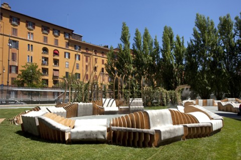 Tutti al mare? No, tutti al Maxxi. Si inaugura a Roma l’installazione vincitrice del concorso YAP Maxxi - Young Architects Program, che sarà protagonista dell’estate capitolina