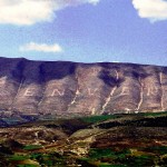 Enver, la scritta originale sulla montagna di Shpirag, a Berat, Albania