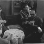 Aligi Sassu gioca a carte con Renato Guttuso