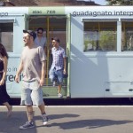 Gli artisti scendono dal tram