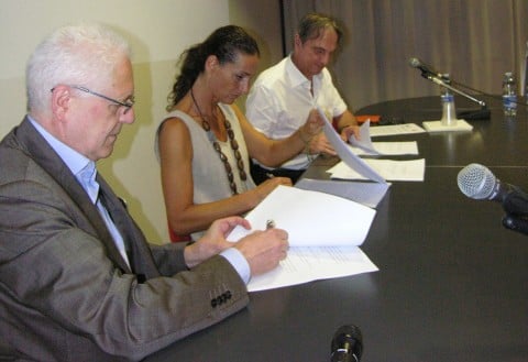 La firma della convenzione fra Regione Toscana e Centro Pecci Prato Sempre più Museo d’arte contemporanea della Toscana. In attesa del nuovo anello, la Regione conferma il finanziamento al Centro Pecci di Prato per altri tre anni