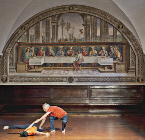 azione presentata nel cenacolo di Fuligno 2011 foto di Ela Bialkoswka 2 Quattro azioni coreografiche per quattro cenacoli. La danza contemporanea incontra l’arte rinascimentale a Firenze, con Virglio Sieni