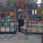 daniel buren con il suo lavoro