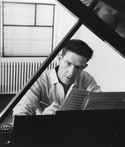 john cage al piano 1947 courtesy of the john cage trust 800 800 Tra Arte e Esperienza, Capitolo II – “Happening, Neo Dada, Pop Art, Noveau Realisme”