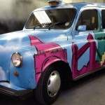 Il taxi londinese dipinto da Darren Cullen / Graffit Kings