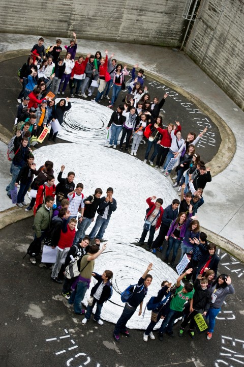 rivoli Niente vacanze per il Castello di Rivoli, che apparecchia una giornata speciale con Pistoletto per la Summer school. E lancia un network “didattico” con sua maestà il Louvre…