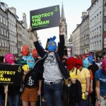 Dal profilo Facebook delle Pussy Riot in tutto il mondo azioni di sostegno al gruppo 11