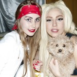 Gaga with con una Little Monster e il cagnolino Fozzie Bear dopo lo show - foto © Terry Richardson