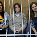 Le Pussy Riot alla sbarra (foto nplusonemag.com)