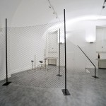 Los Vigilantes De La Playa (D. Renggli, F. Schmidt, K. Tippsman) Sala centrale, installation view, Galleria Nicoletta Rusconi, photo Luigi Acerra