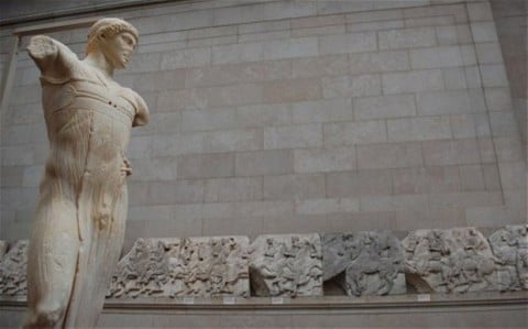 L’Auriga di Mozia, esposto al British Museum nella sala del Fregio del Partenone (foto Telegraph)