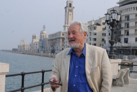 Marc Augè alla scoperta di Bari I racconti sul fiume. Da Cremona a Venezia, lungo le Verdi Acque del Po. Ettore Favini ed Elisabetta Bianchessi, insieme ai naviganti. Verso la Biennale d’Architettura