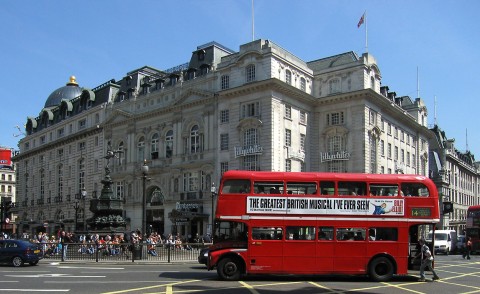 Routemaster Bus Piccadilly Circus Londra in asta