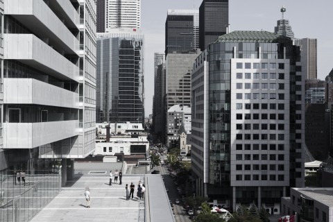 TIFF Bell Lightbox view from the rooftop medium Venezia? Sì, ma a settembre Cinema significa ancor di più Toronto International Film Festival. 290mila presenze, 170 milioni di dollari di giro di affari, e una nuova sede griffata KPMB Architects