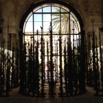 Pinuccio Sciola - Le Colonne Infinite. Omaggio a Gaudí - veduta della mostra presso la Basilica di San Saturnino, Cagliari 2012