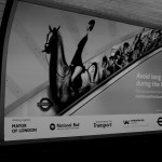 grande affissione sui binari della stazione di Highbury and Islington (foto Martina Federico)