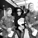 Gaga con due Little Monster in divisa - foto © Terry Richardson