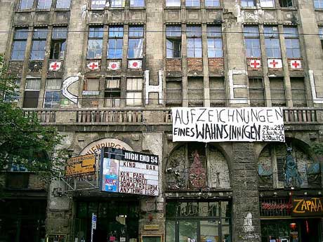 Chiude il Tacheles a Berlino Lo Strillone: De Profundis per il centro sociale (e creativo) berlinese Tacheles su Il Fatto Quotidiano. E poi la festivalite italiana, trentini e alto atesini, net art e nuove tecnologie…