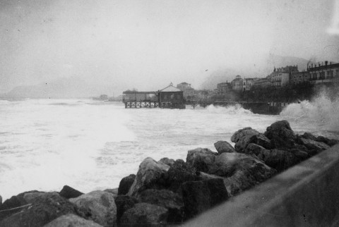 Foro Italico Alla ricerca del mare perduto. Un film dedicato alla costa palermitana. Storia di un rapporto, controverso, tra la città e il suo "Marenegato"