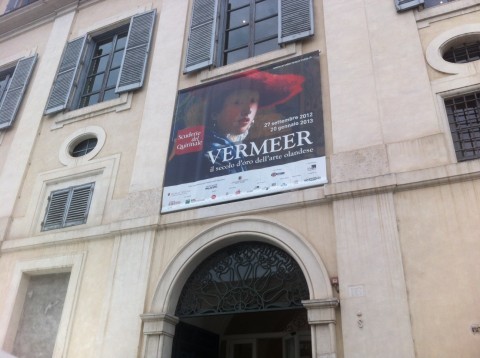 Johannes Vermeer Scuderie del Quirinale Roma 1 Una piccola grande mostra. Alle Scuderie del Quirinale bastano otto capolavori di Vermeer per fare la più grande esposizione mai realizzata in Italia. Ecco le prime immagini e video-blitz