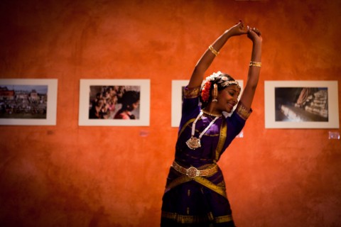 La danzatrice indiana Nadesh Joythimayananda foto di Cristina Panicali 2 Un festival sull'India tra le colline delle Marche. Riflessioni da Oriente a Occidente, ricordando Tiziano Terzani. Food, musica, danza e arti visive