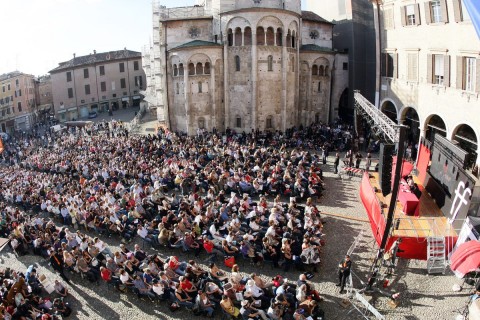 Modena Piazza Grande foto Baracchi Campanini Chiude la stagione estiva dei festival, con quello forse più astratto, dedicato alla Filosofia. A Modena protagoniste sono le Cose: anche le “cose d’arte”…