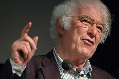 Seamus Heaney Lo Strillone: Seamus Heaney in campo per il restauro della Camera degli Sposi su La Repubblica. E poi ambulanti al Colosseo, museo degli emigranti in Calabria, happy birthday Andrea Camilleri…