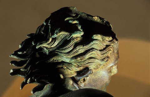 mazara del vallo museo del satiro la statua bronzea del satiro danzante 924 Il Satiro e il Giovinetto. Turisti per caso o per errore?